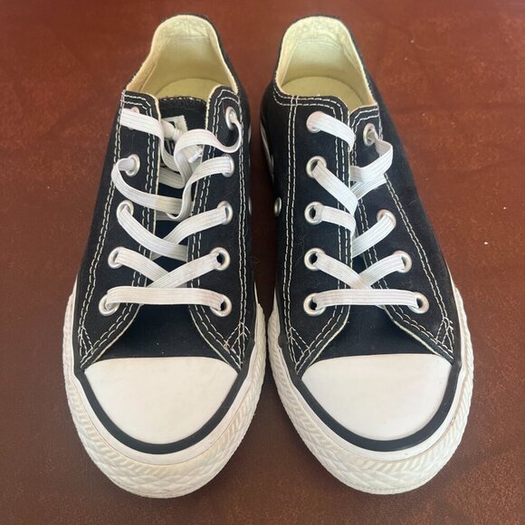 Converse Chuck Taylor All Star Low Tops Black Youth Sneakers - Picture 2 of 9